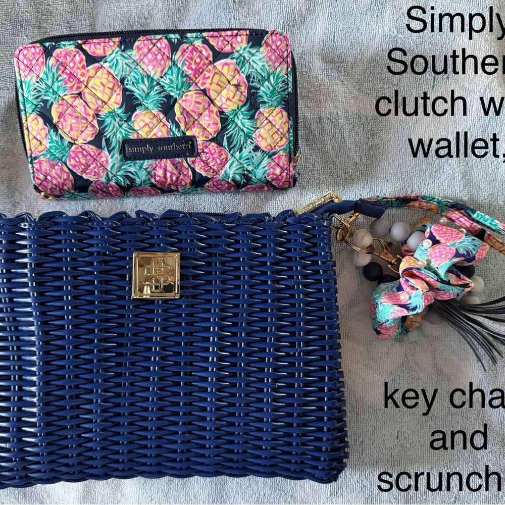 Simply Southern Pineapple Print Clutch and Wallet